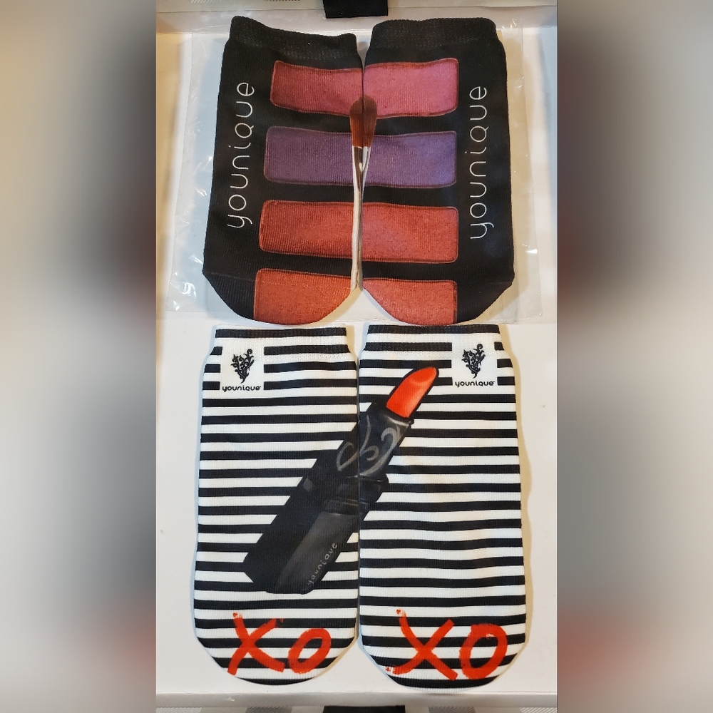 NWT Younique no show socks